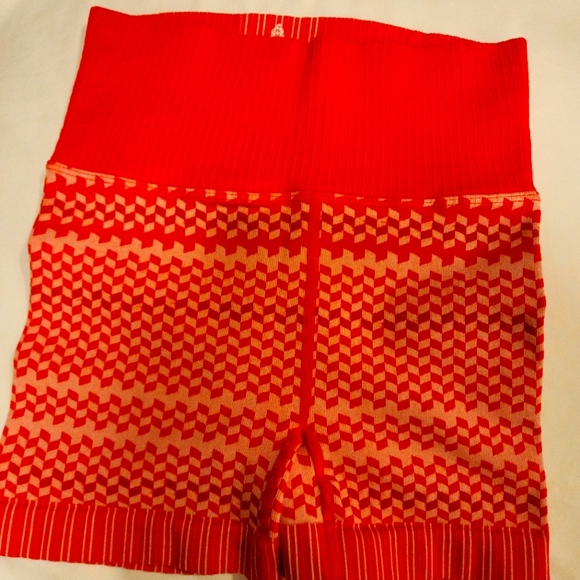 FP Movement NWOT 2 Piece Biker Shorts Set - Picture 2 of 10